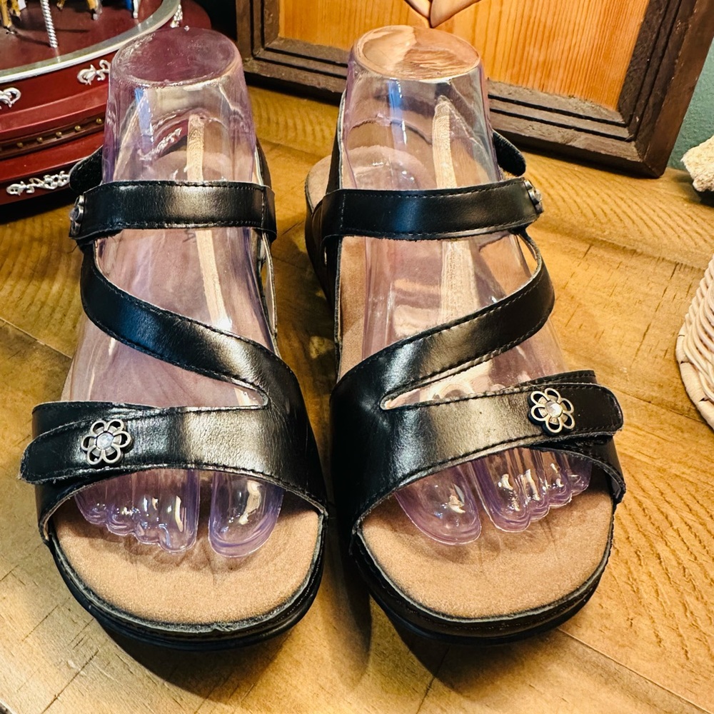 Romika Black Women's Sandals with Bejeweled Floral Accent Size 39/US 8-8.5 - Picture 3 of 13